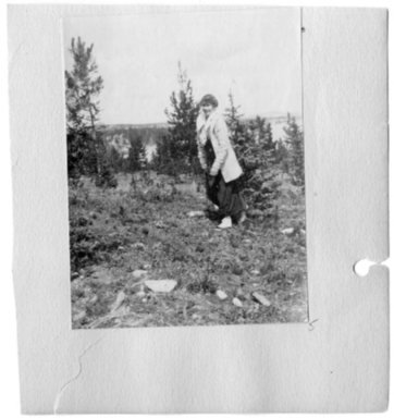 http://SPCRPhotoCollection.wyo.gov:80/MediaManager/srvr?mediafile=/Size2/SPCRACV~3~3/1676/P85-28_5%252C_Woman_in_mountains_above_lake%252C_Dome_Lake%252C_WY_ca_1915.jpg